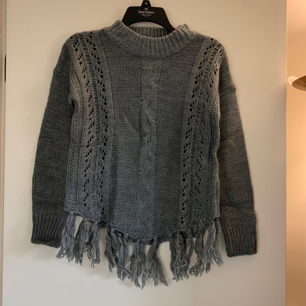 Beautiful gray fringe sweater - Size L